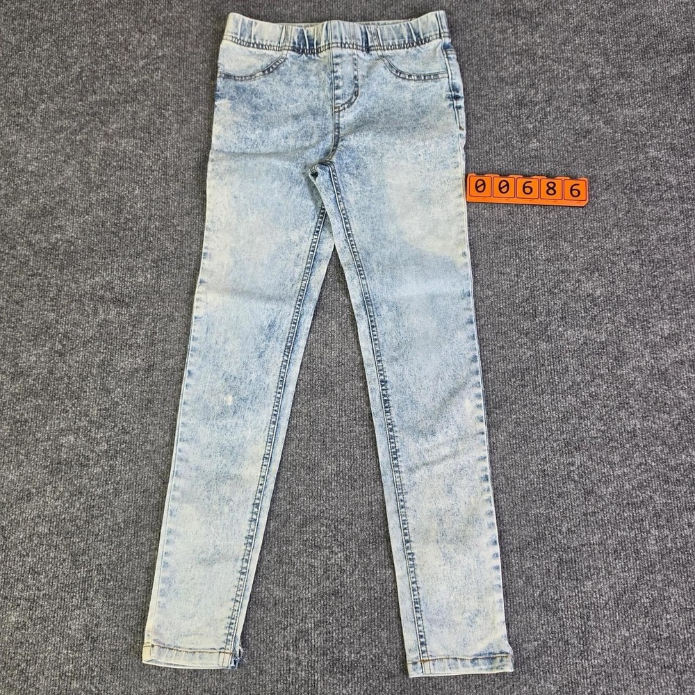 Cherokee light wash skinny jeggings size 10. Ankles appear to be cut.